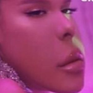 Meet your Posher, Chloe